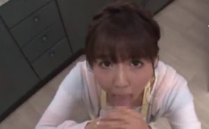 三上悠亜と同棲中の朝は愛情たっぷりのフェラ奉仕から始まる！こりゃ結婚するしかないわ